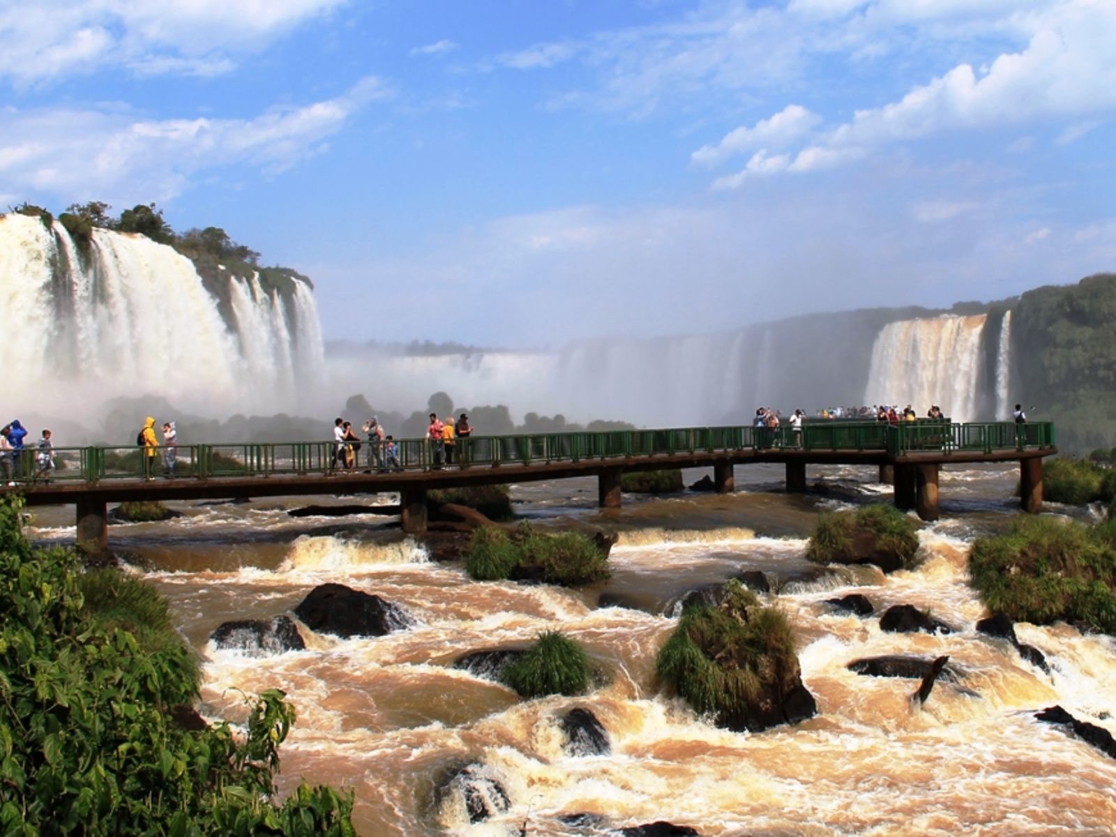rondreis Argentinië, Puerto Iguazu, watervallen uitkijkpunt brug