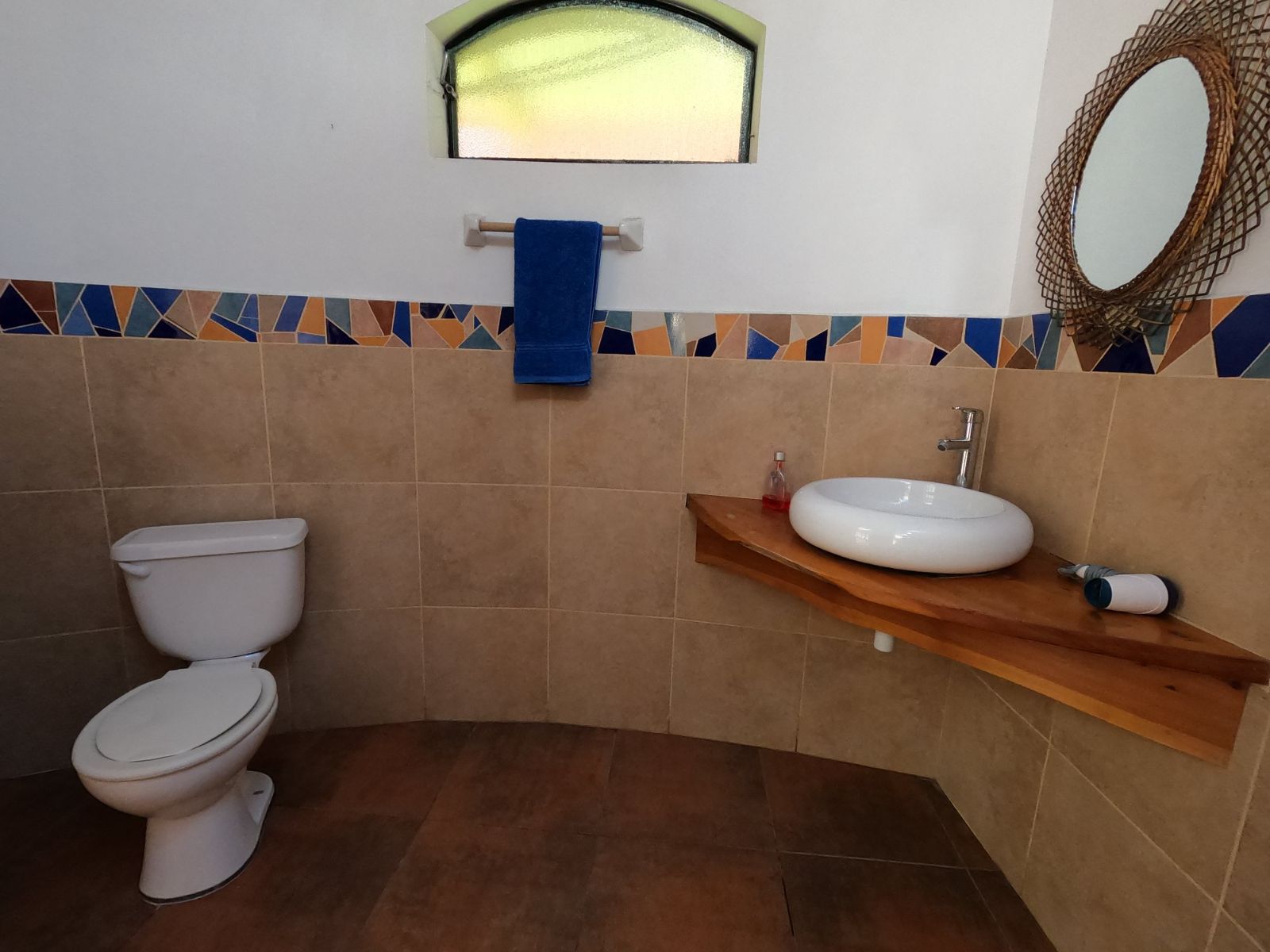 Rondreis Bolivia, Copacabana, La Cupula badkamer