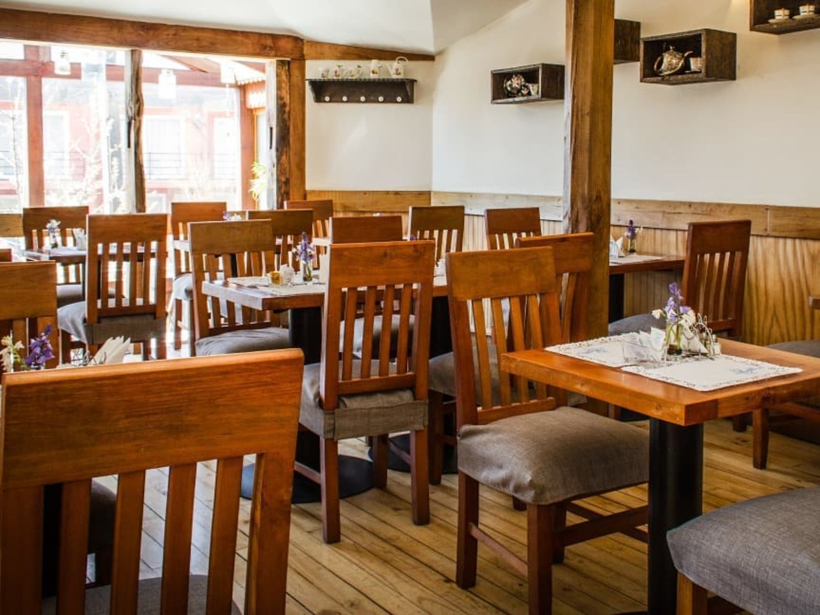 Rondreis Chili, Puerto Varas, Casa Kalfu eetzaal