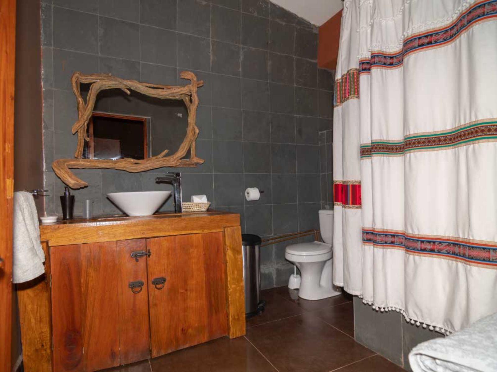 Rondreis Chili, San Pedro de Atacama, CKOI lodge badkamer