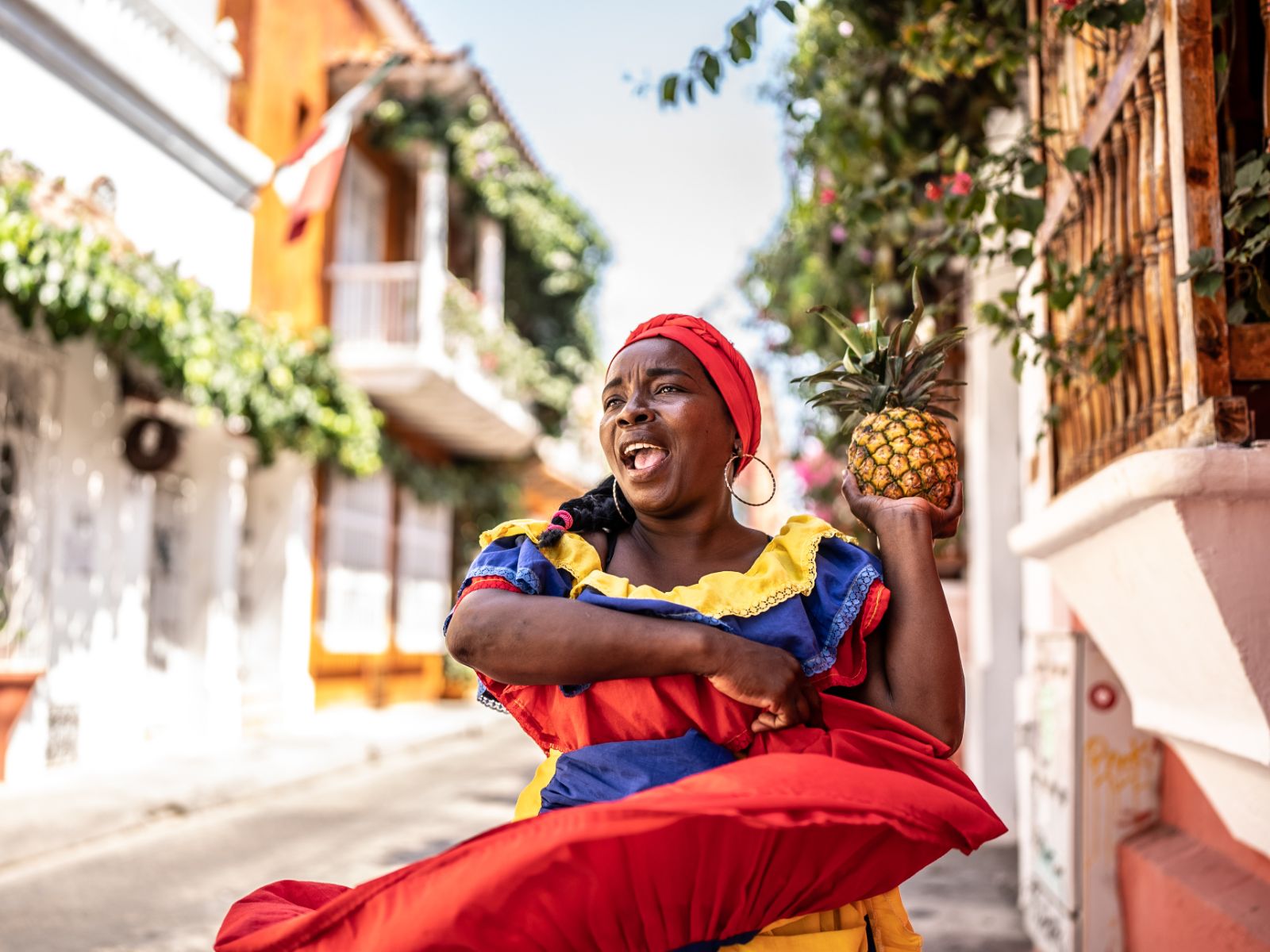 Rondreis Colombia, Cartagena, Palenquera aan het dansen