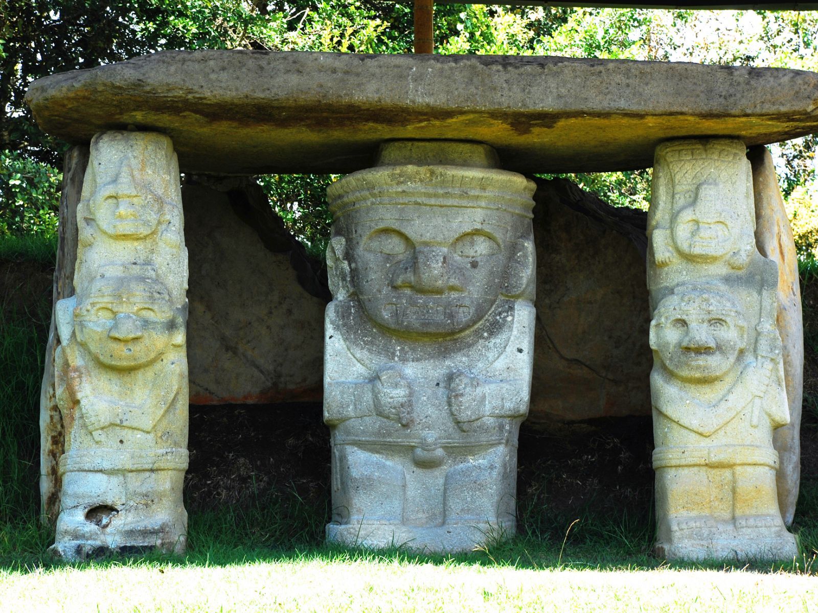 Rondreis Colombia, San Agustin Drie standbeelden