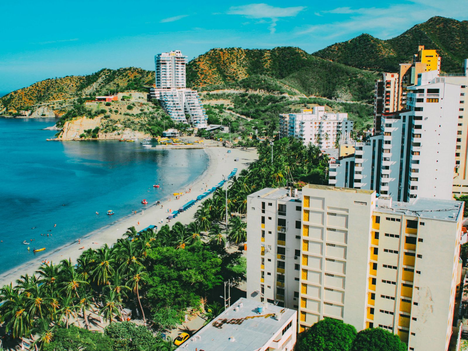 Rondreis Colombia, Santa Marta bovenaanzicht strand