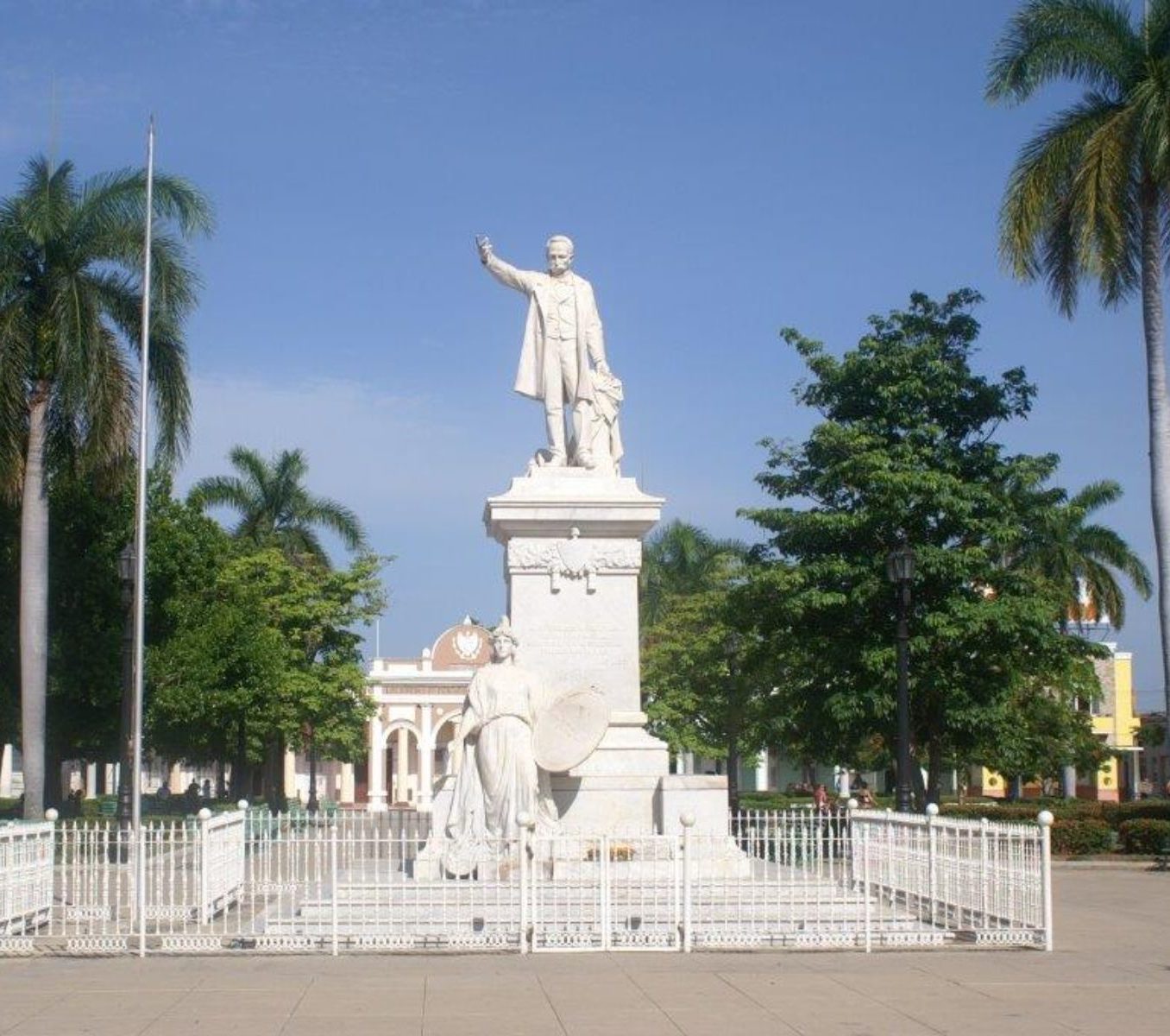 Rondreis Cuba, Cienfuegos, standbeeld José Martí