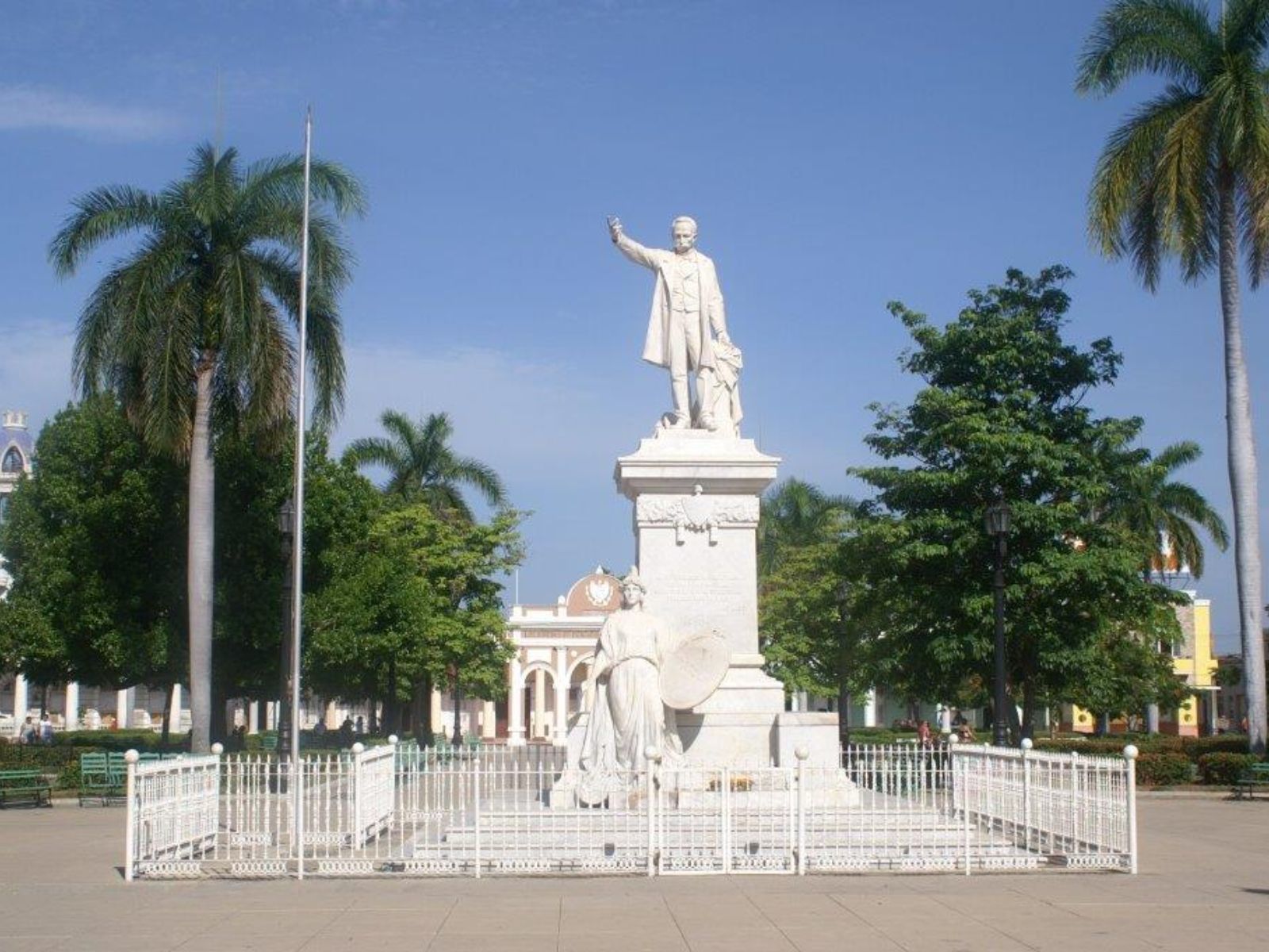Rondreis Cuba, Cienfuegos, standbeeld José Martí