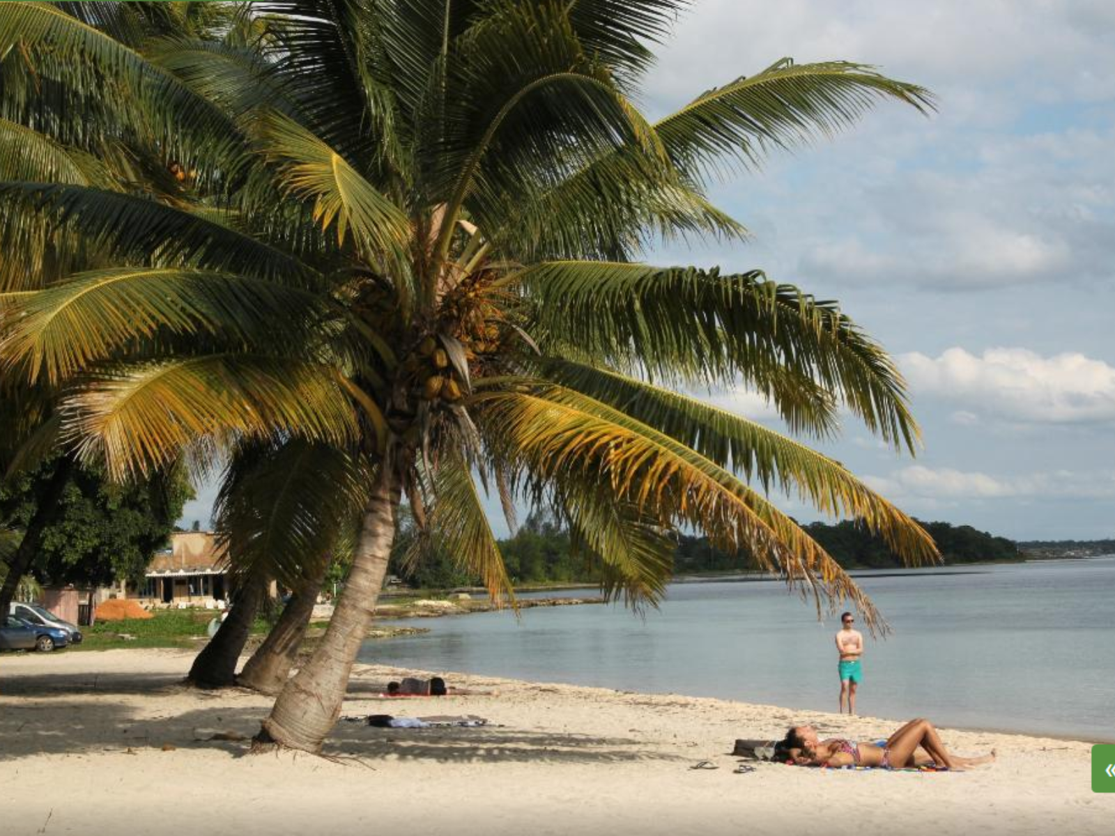 Rondreis Cuba, Playa Larga strand met mensen