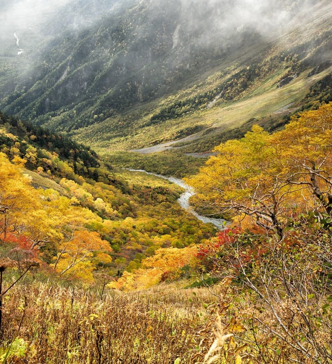 Rondreis Japan, Japanse Alpen, Mount Hotaka met rivier