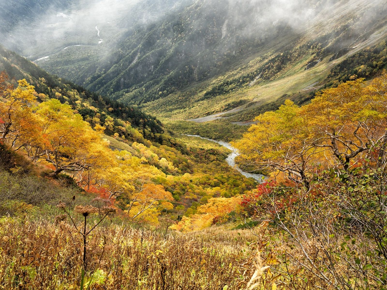 Rondreis Japan, Japanse Alpen, Mount Hotaka met rivier