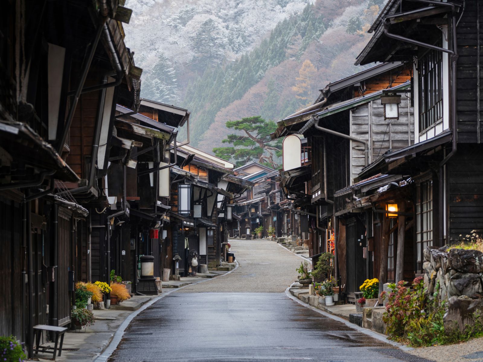 Rondreis Japan, Kiso-Fukishima, Narai-juku, pad met huizen