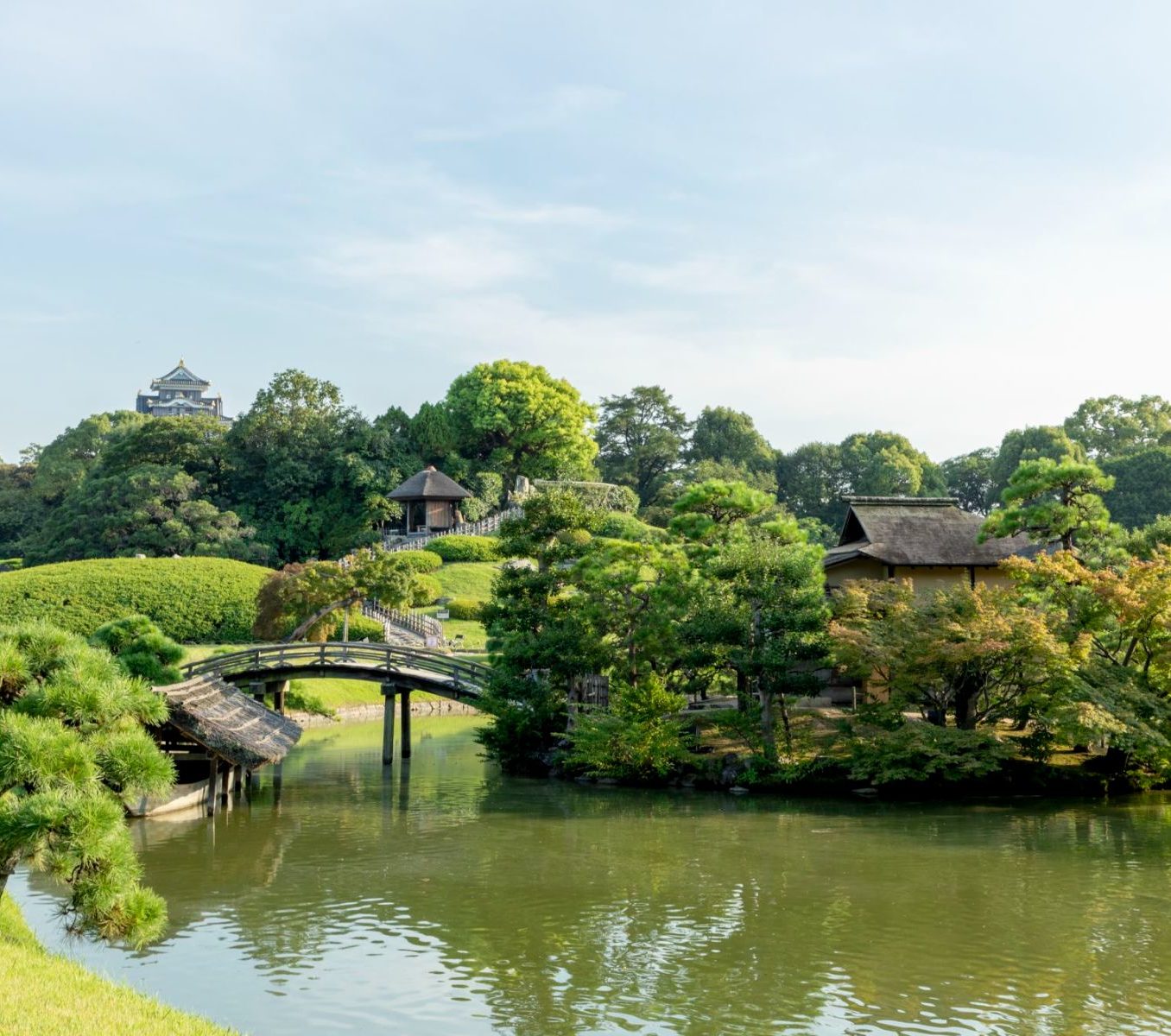 Rondreis Japan, Okayama, Korakuen met uitzicht op Okayama kasteel