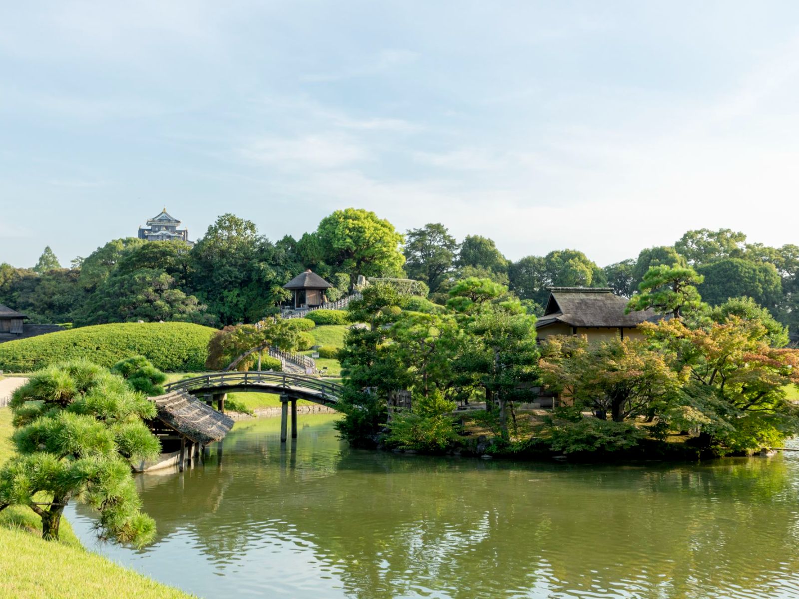 Rondreis Japan, Okayama, Korakuen met uitzicht op Okayama kasteel