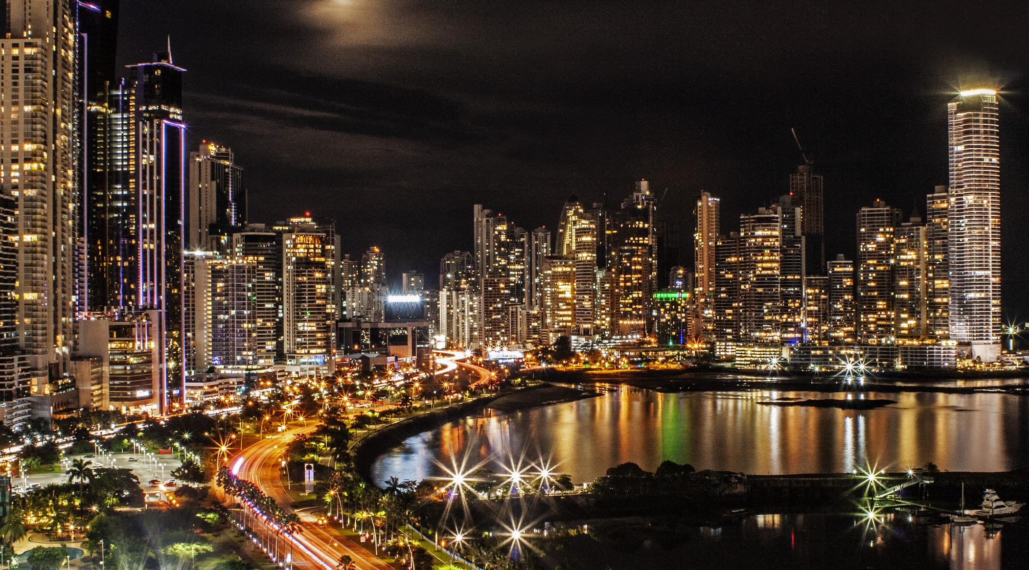 Rondreis Panama, Panama-stad 's nachts