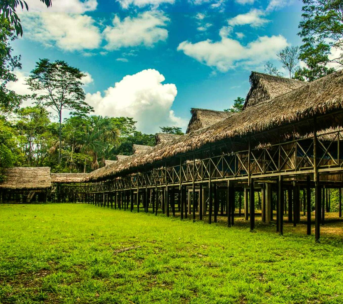 Rondreis Peru, Iquitos, Mayuba Amazon Lodge - buitenaanzicht