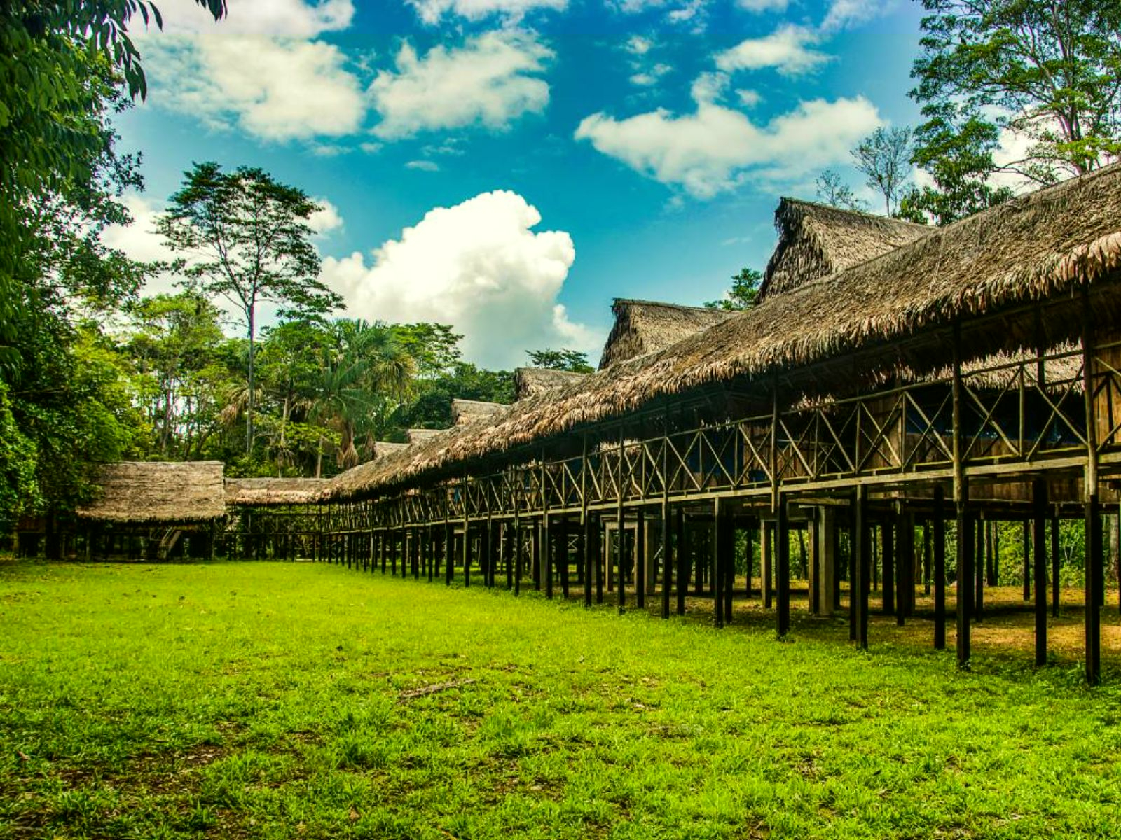 Rondreis Peru, Iquitos, Mayuba Amazon Lodge - buitenaanzicht