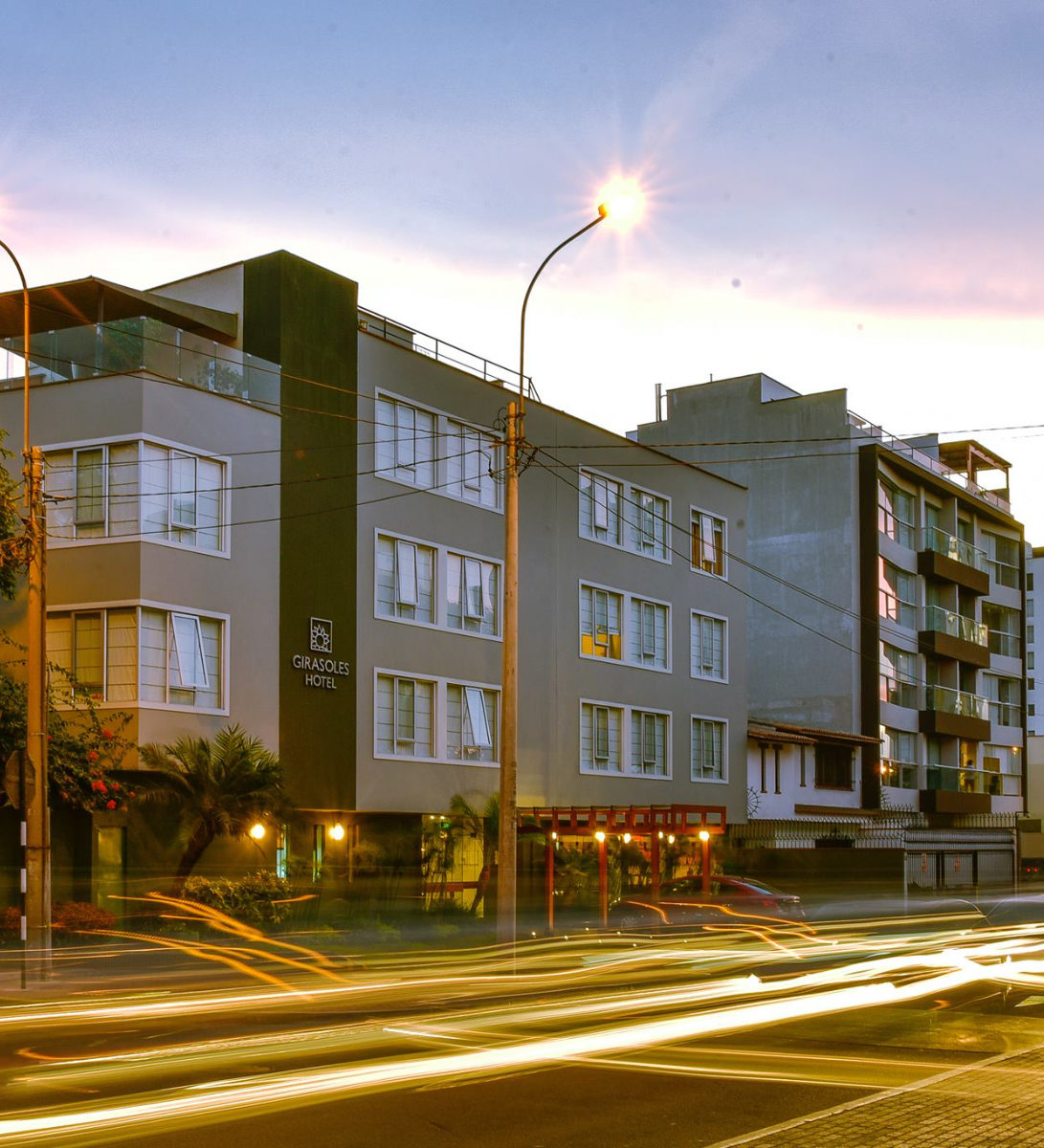 Rondreis Peru, Lima, Girasoles Hotel - buitenaanzicht