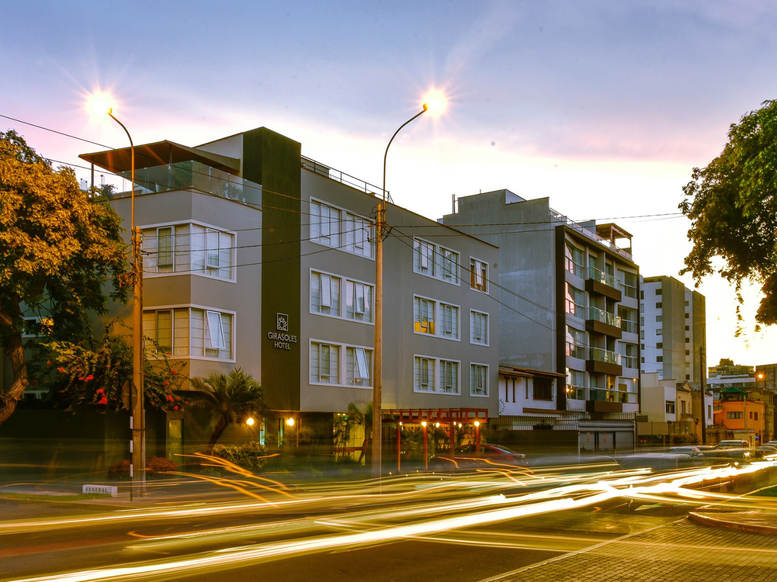 Rondreis Peru, Lima, Girasoles Hotel - buitenaanzicht