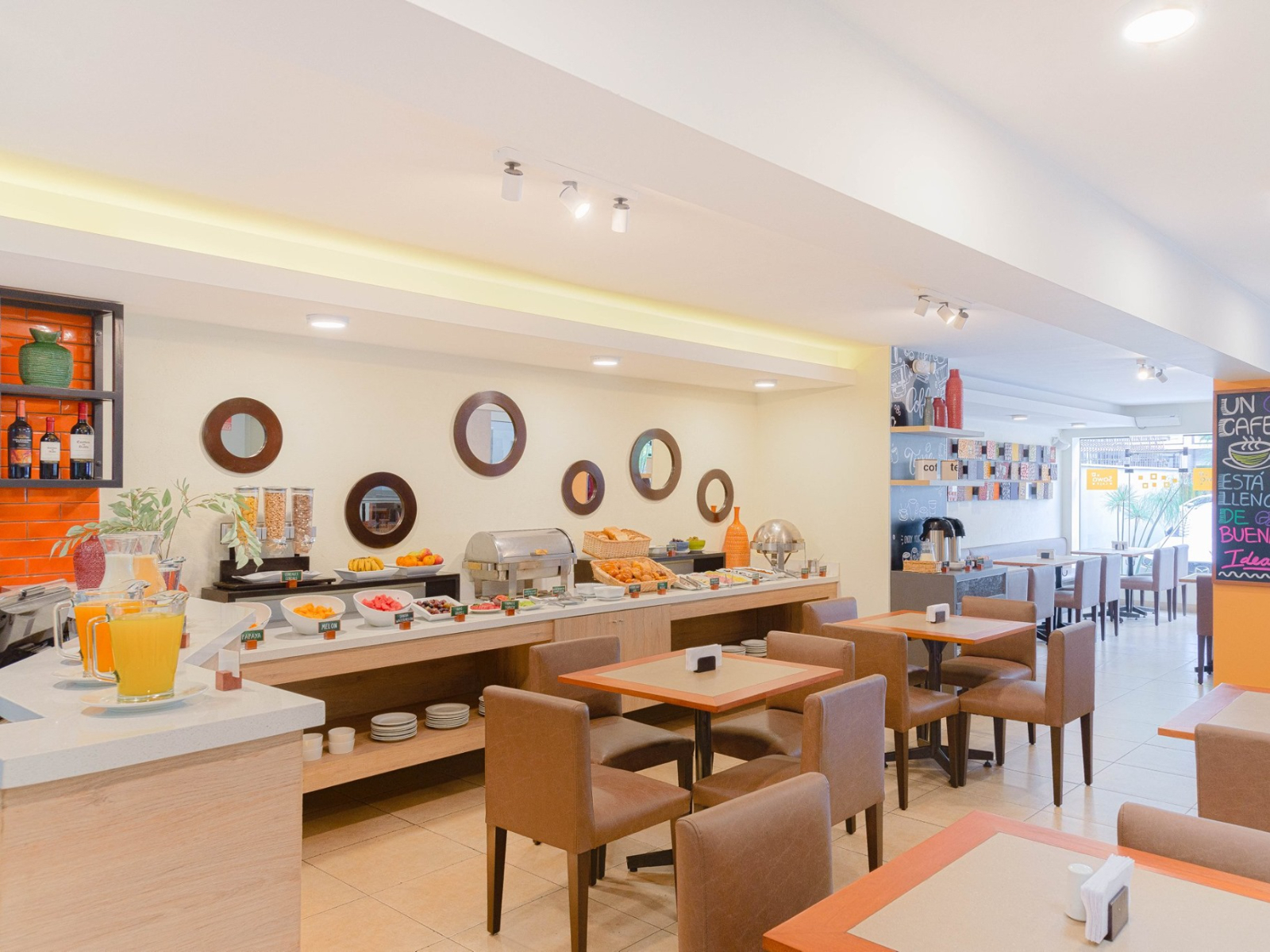 Rondreis Peru, Lima, Girasoles Hotel - eetzaal