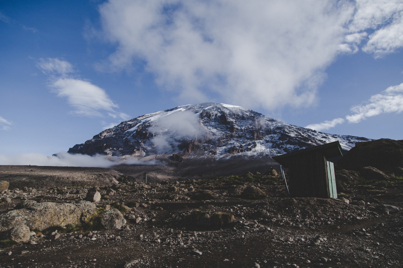 Rondreis Tanzania, Kilimanjaro, bergtop met hut