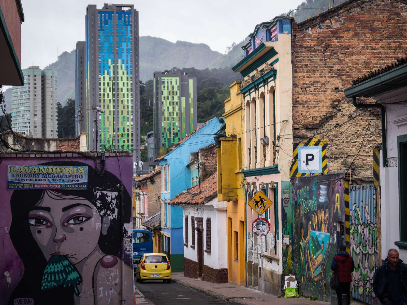 rondreis colombia bogota, gekleurde winkel straat