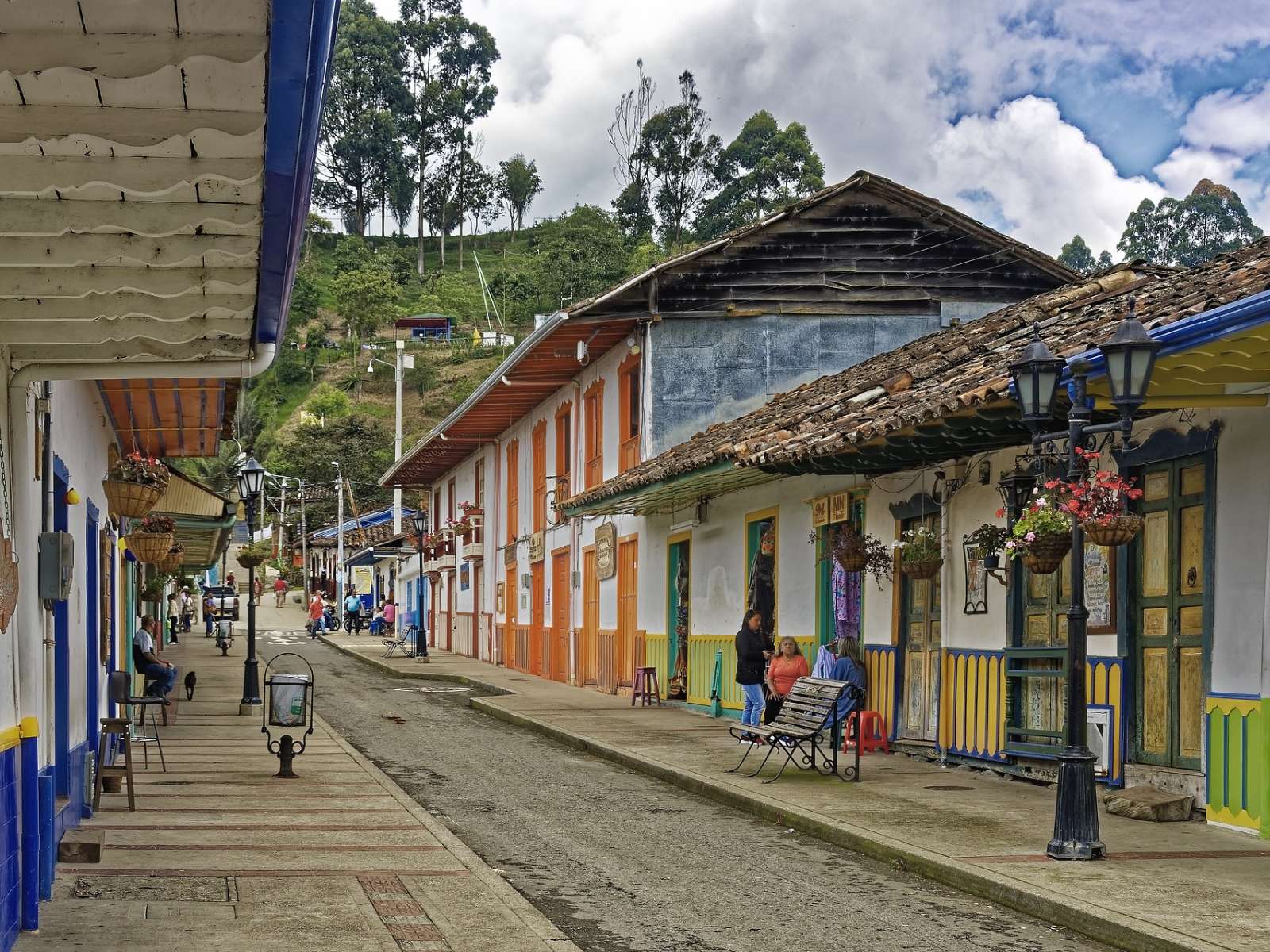 rondreis colombia salento koffieregio straat rechterzijde