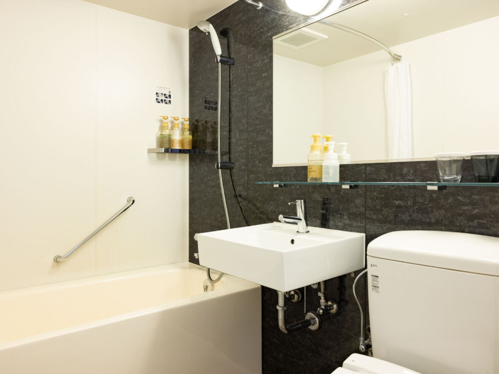 rondreis japan, Osaka, Hotel Wing International Select Osaka Umeda, badkamer