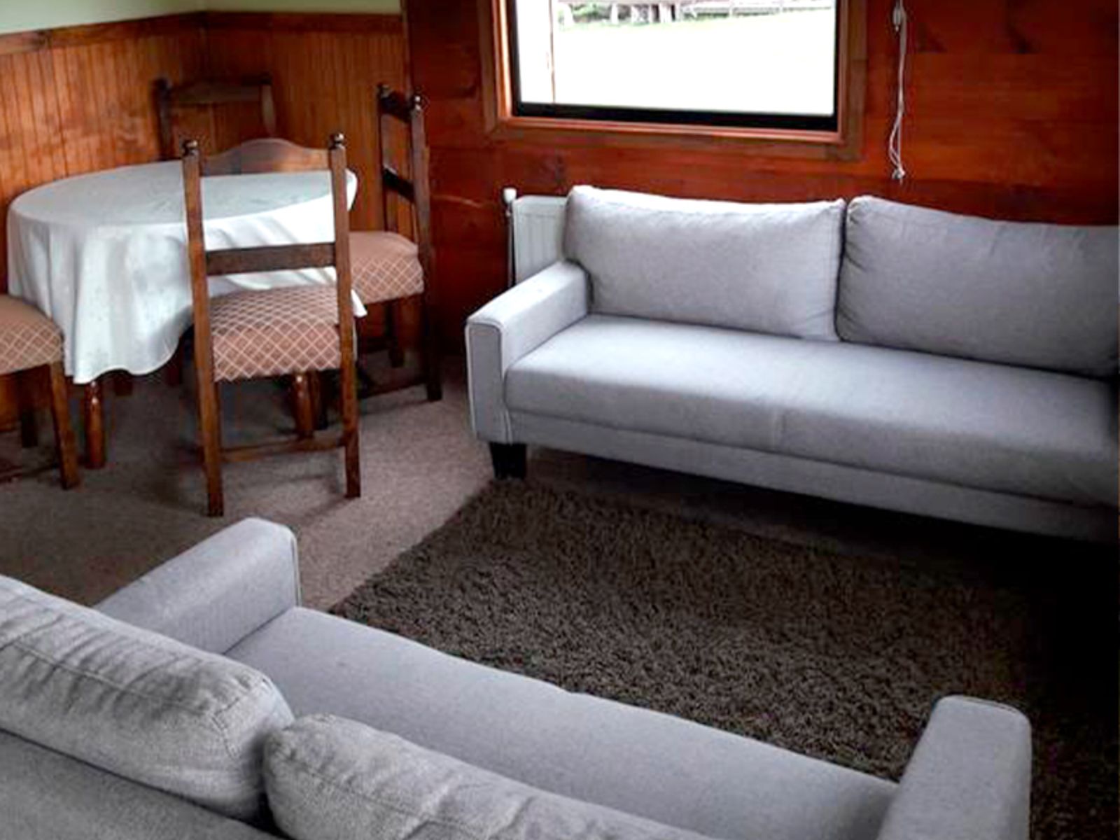rondreis chili, Torres del Paine, Cabana Tyndall woonkamer