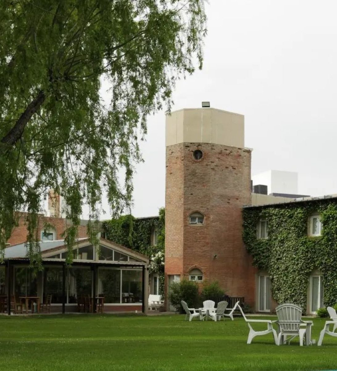 Rondreis Argentinie, Puerto Madryn La Posada de Madryn buitenaanzicht