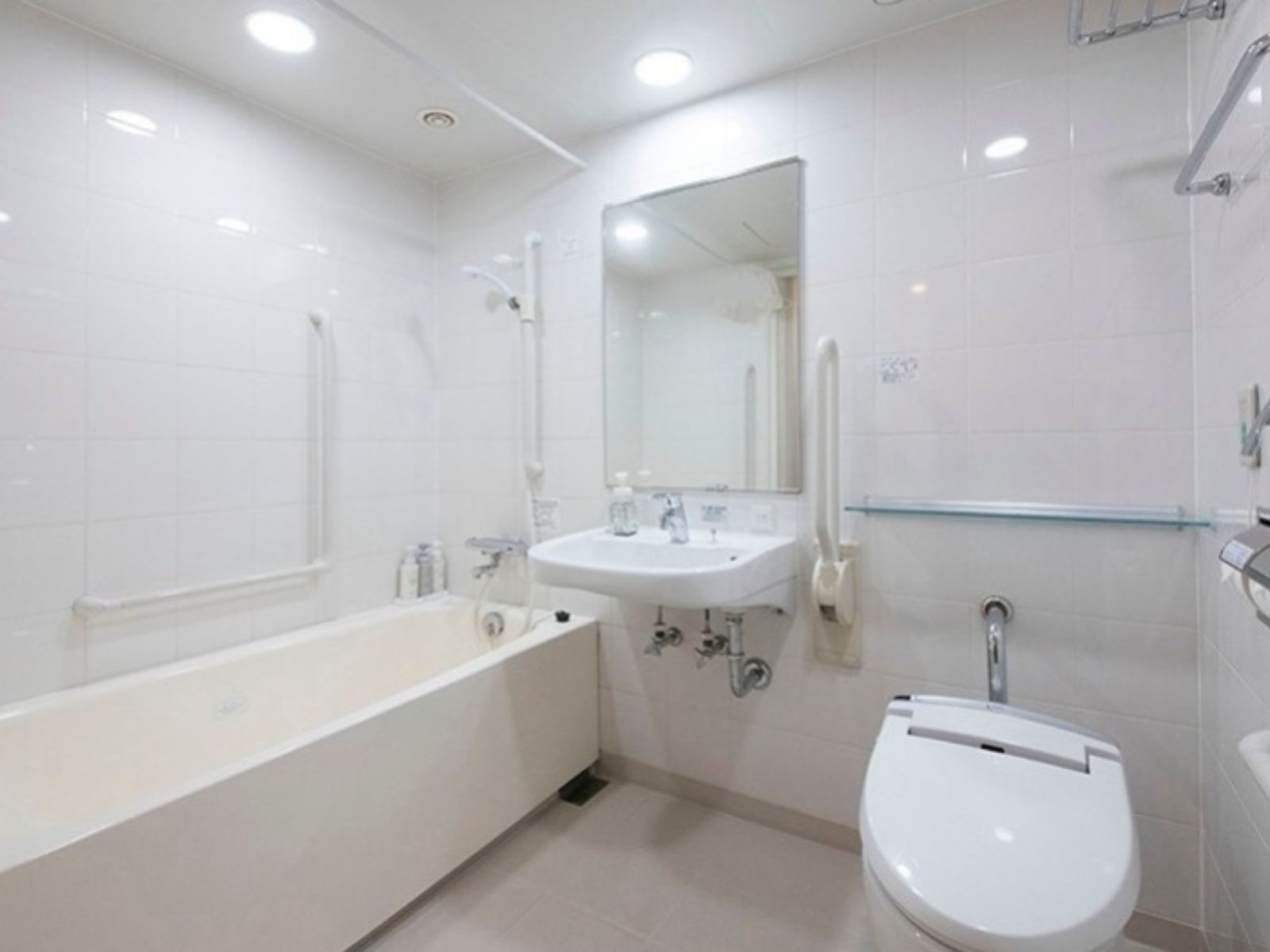 rondreis japan, kyoto, daiwa roynet hotel kyoto-hachijoguchi badkamer