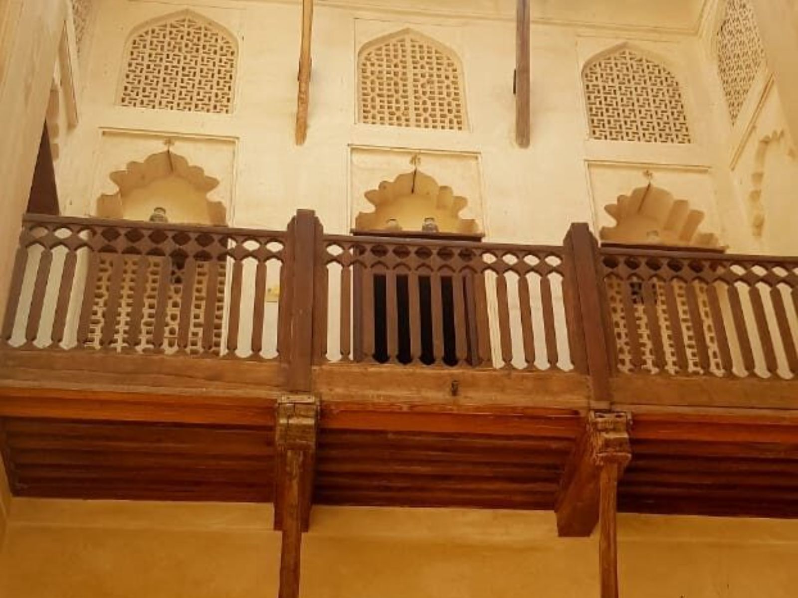 rondreis oman, bahla Balkon