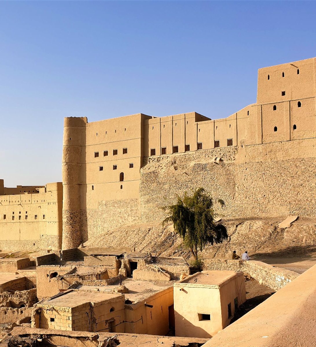 rondreis oman, bahla fort buitenaanzicht