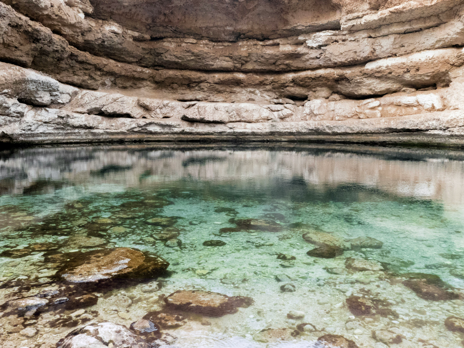 rondreis oman, bimmah sinkhole binnenkant