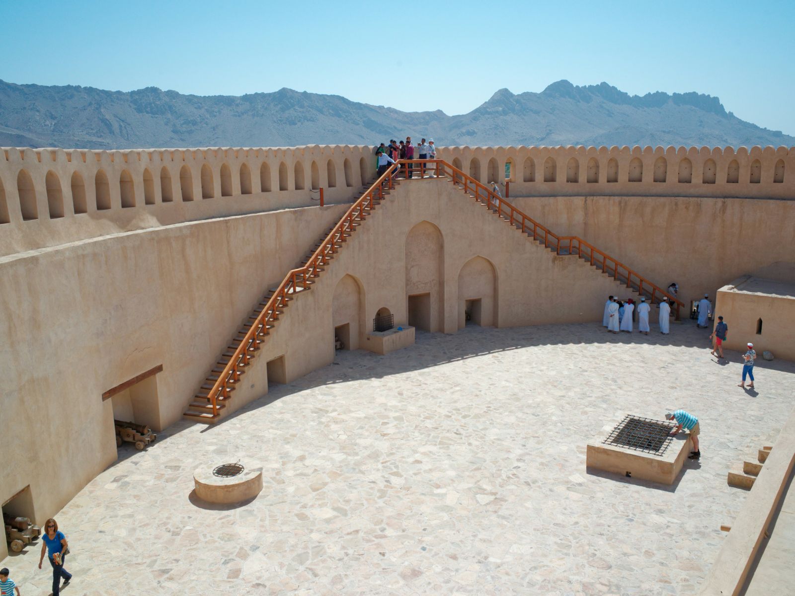 rondreis oman, nizwa binnenkant muur