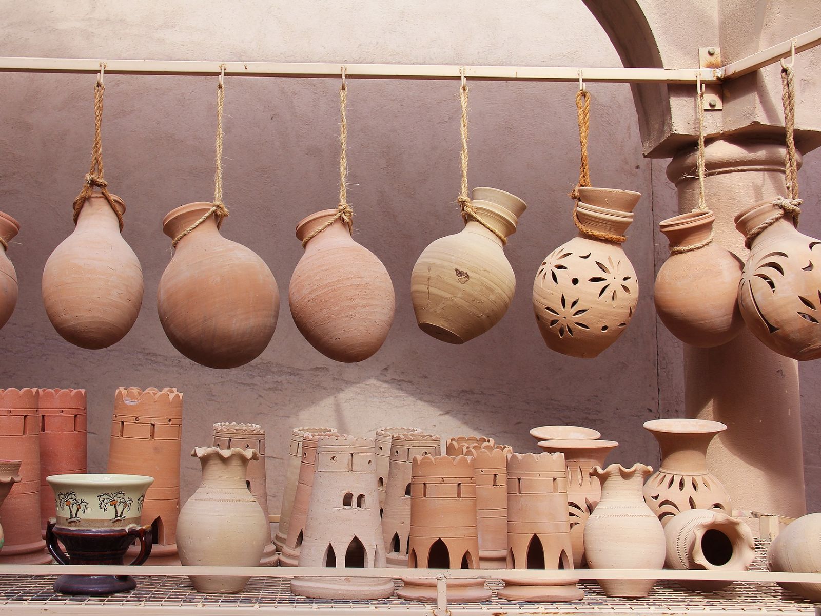 rondreis oman, nizwa potten