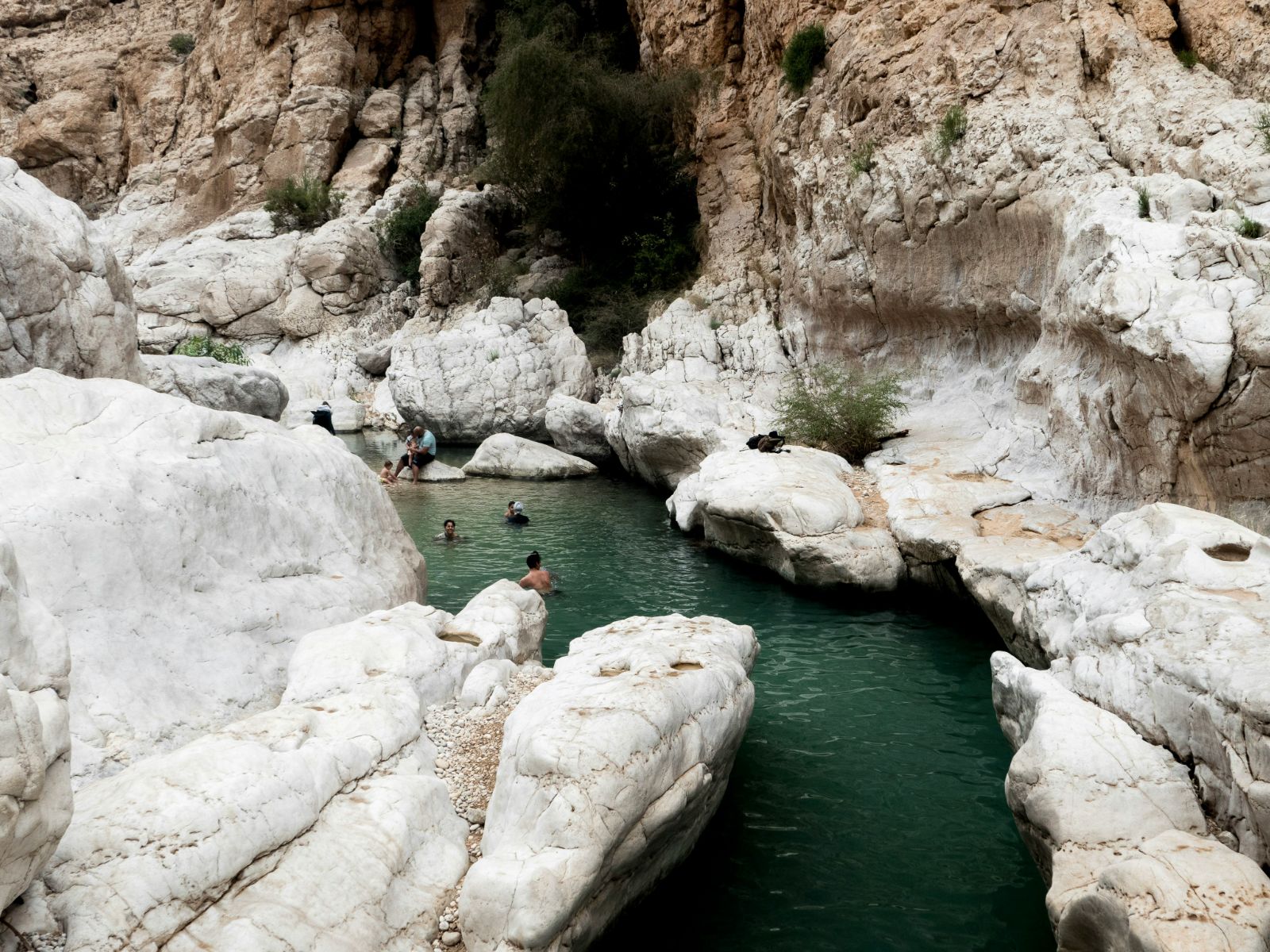 rondreis oman, wadi bani khalid Rotsen