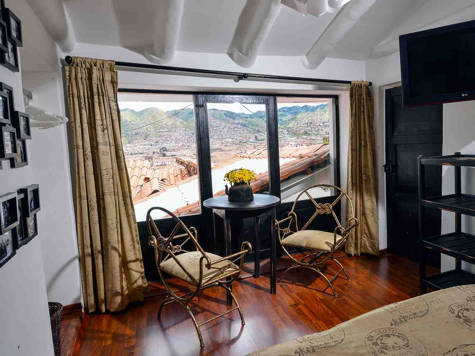 rondreis peru, cusco, tikawasi boutique zitgedeelte kamer