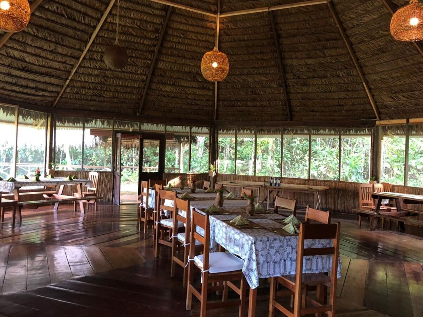 rondreis peru, iquitos, pacaya samiria lodge eetzaal