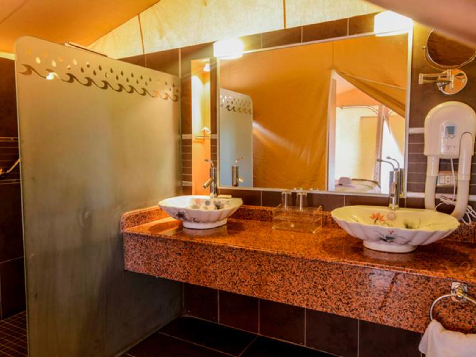 rondreis peru, mancora, vichayito bungalows & carpas badkamer