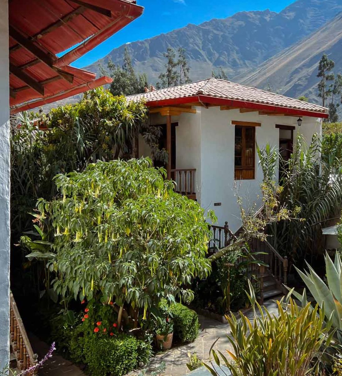 rondreis peru, ollantaytambo (sacred valley), el albergue de ollantaytambo - buitenaanzicht