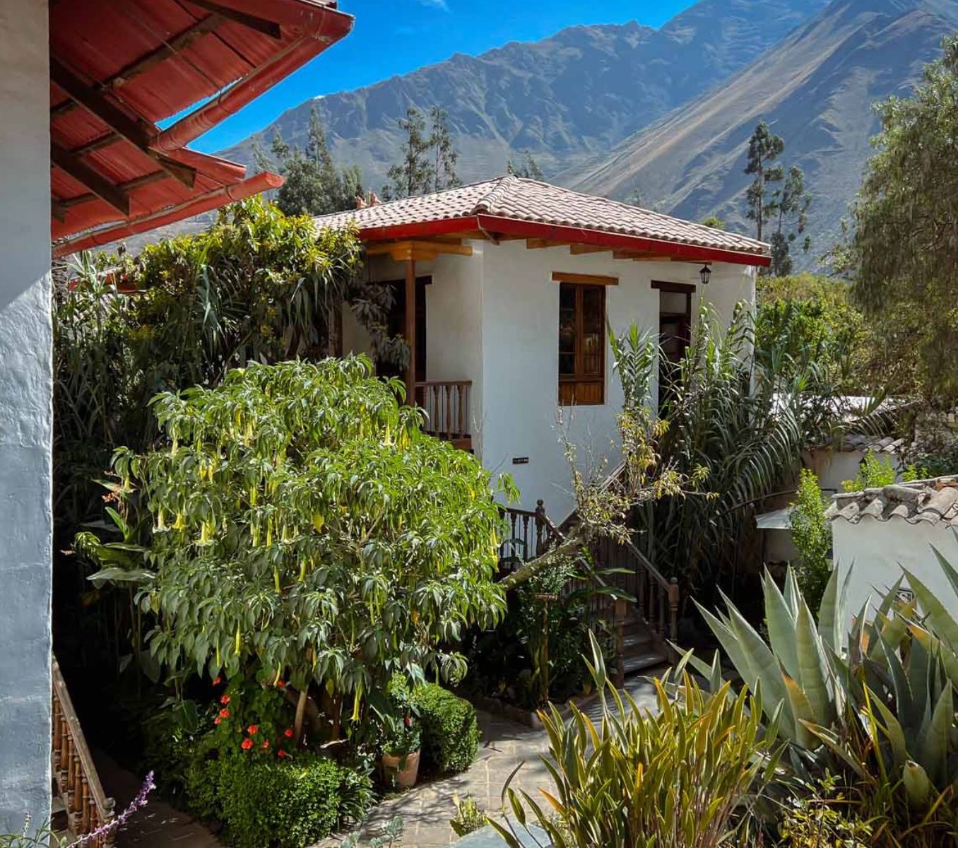 rondreis peru, ollantaytambo (sacred valley), el albergue de ollantaytambo - buitenaanzicht