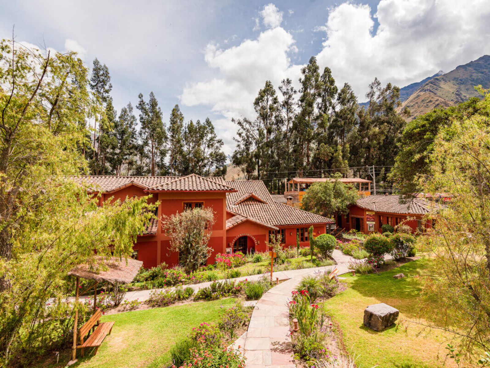 rondreis peru, ollantaytambo (sacred valley), pakaritampu - buitenaanzicht (2)