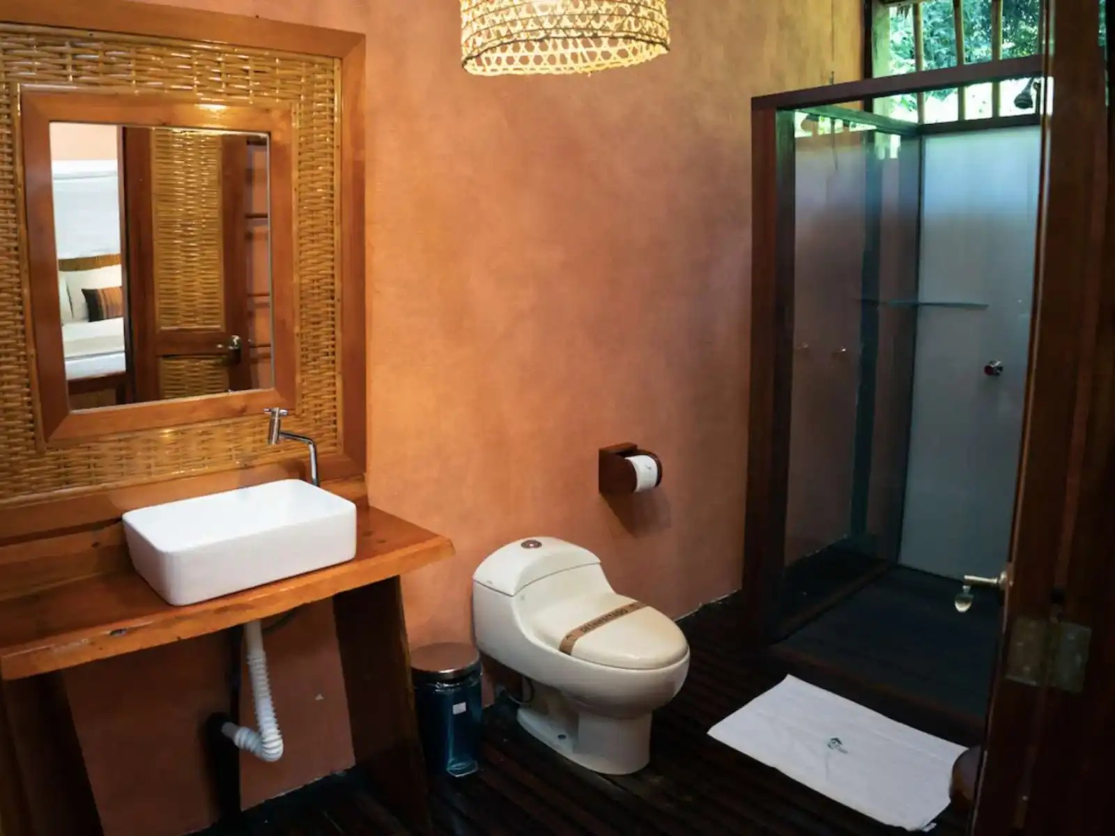 rondreis peru, puerto maldonado, posada amazones lodge - badkamer