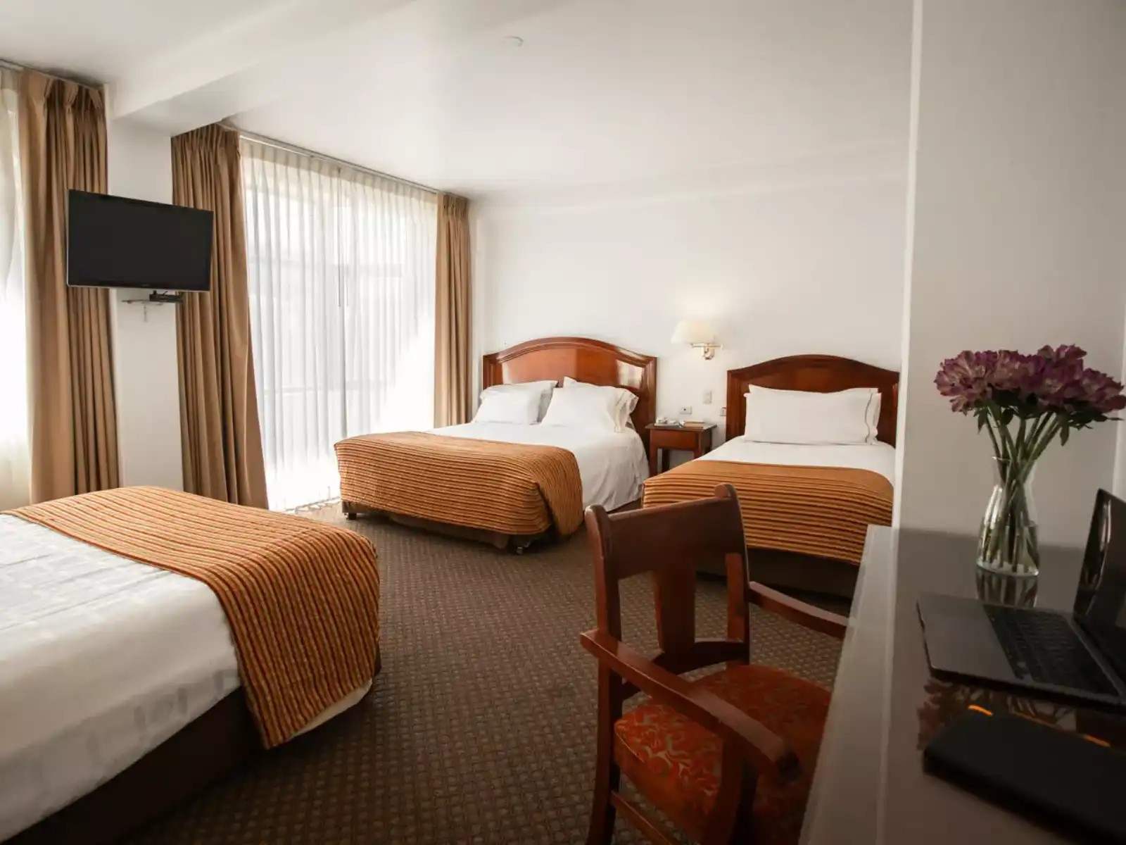 rondreis peru, puno, hotel hacienda plaza de armas - vierperoonskamer