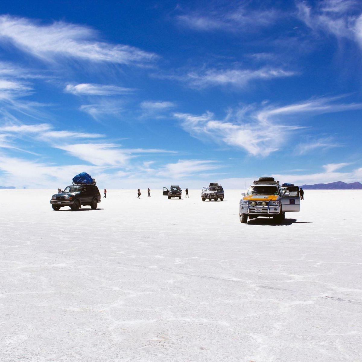 Rondreis Bolivia, Uyuni zoutvlaktes, auto's