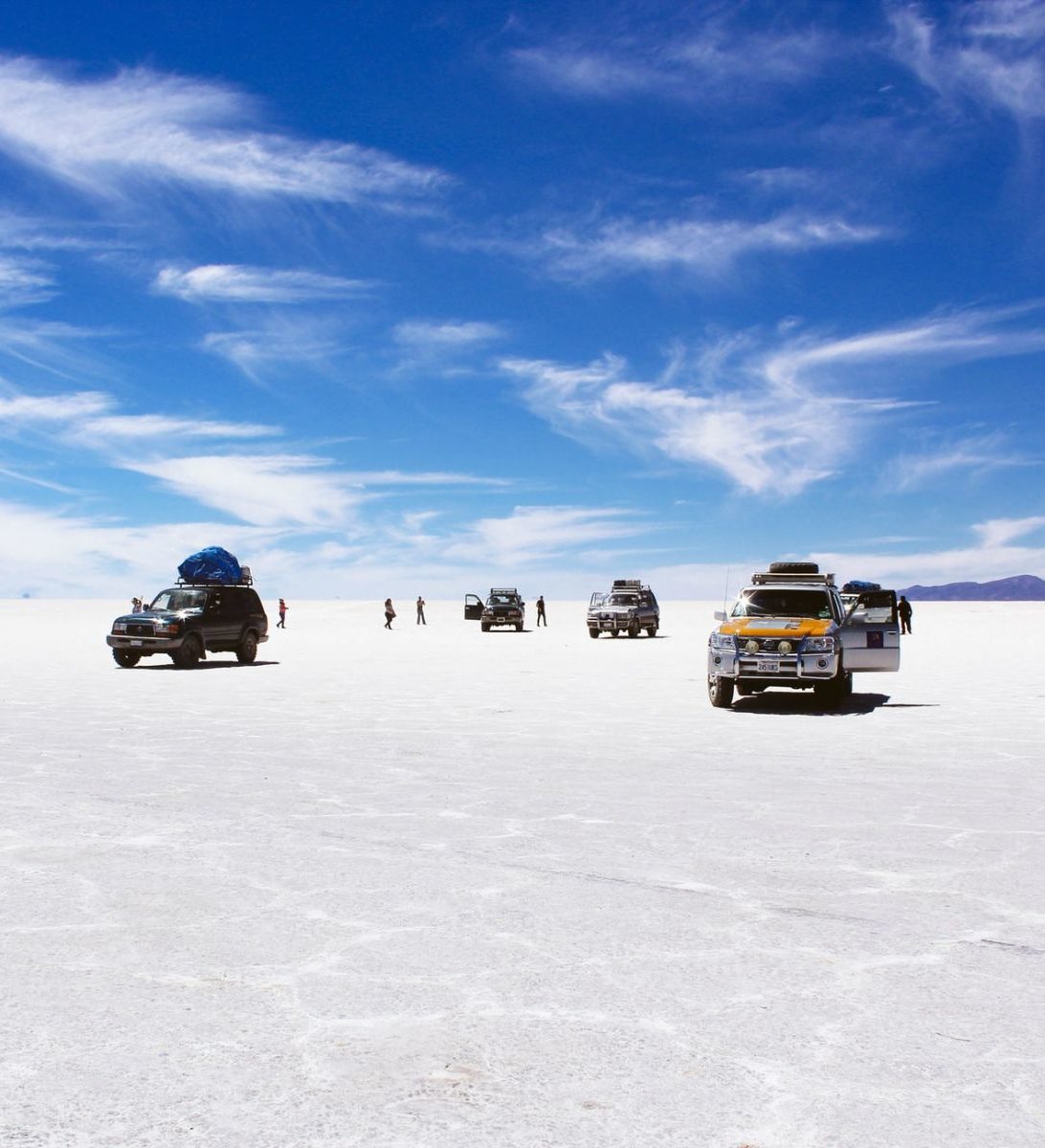 Rondreis Bolivia, Uyuni zoutvlaktes, auto's