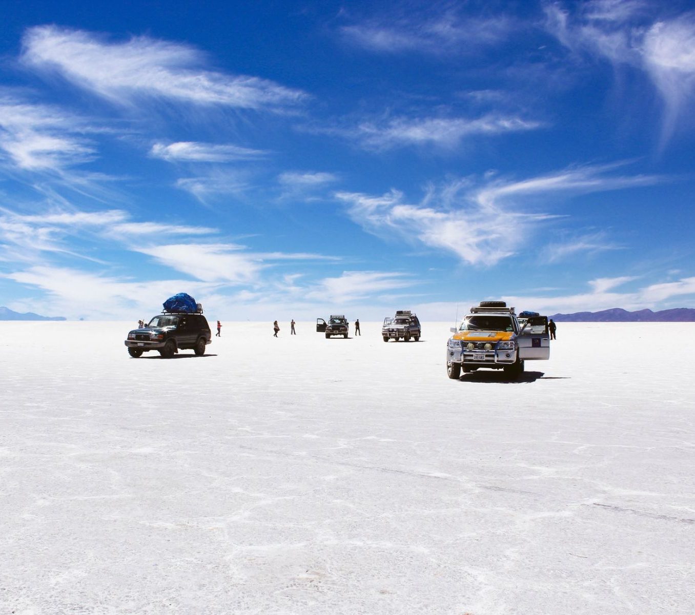 Rondreis Bolivia, Uyuni zoutvlaktes, auto's