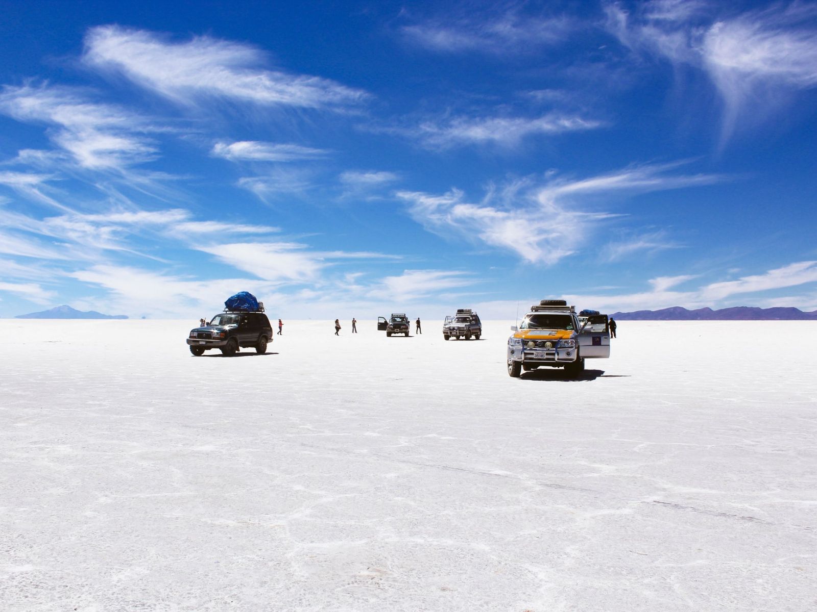 Rondreis Bolivia, Uyuni zoutvlaktes, auto's