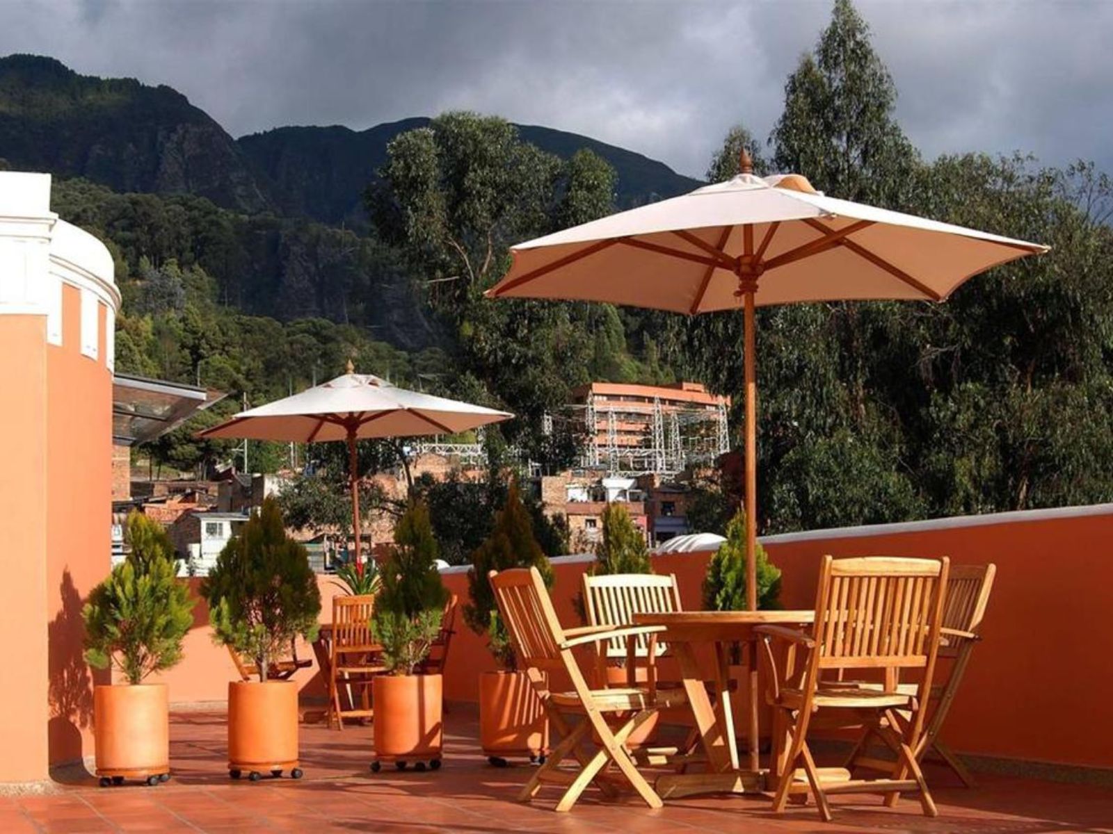 Rondreis Colombia, Bogota, Casa Deco terras met uitzicht