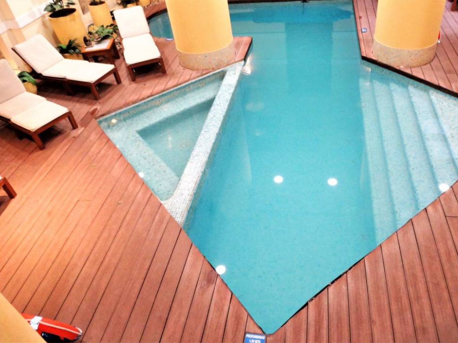 Rondreis Colombia, Bogota, Hotel de la Opera, pool