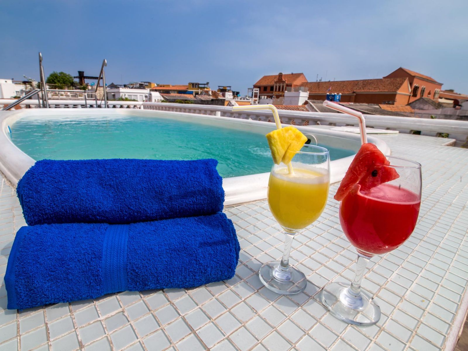 Rondreis Colombia, Cartagena, Hotel 3 Banderas, zwembad