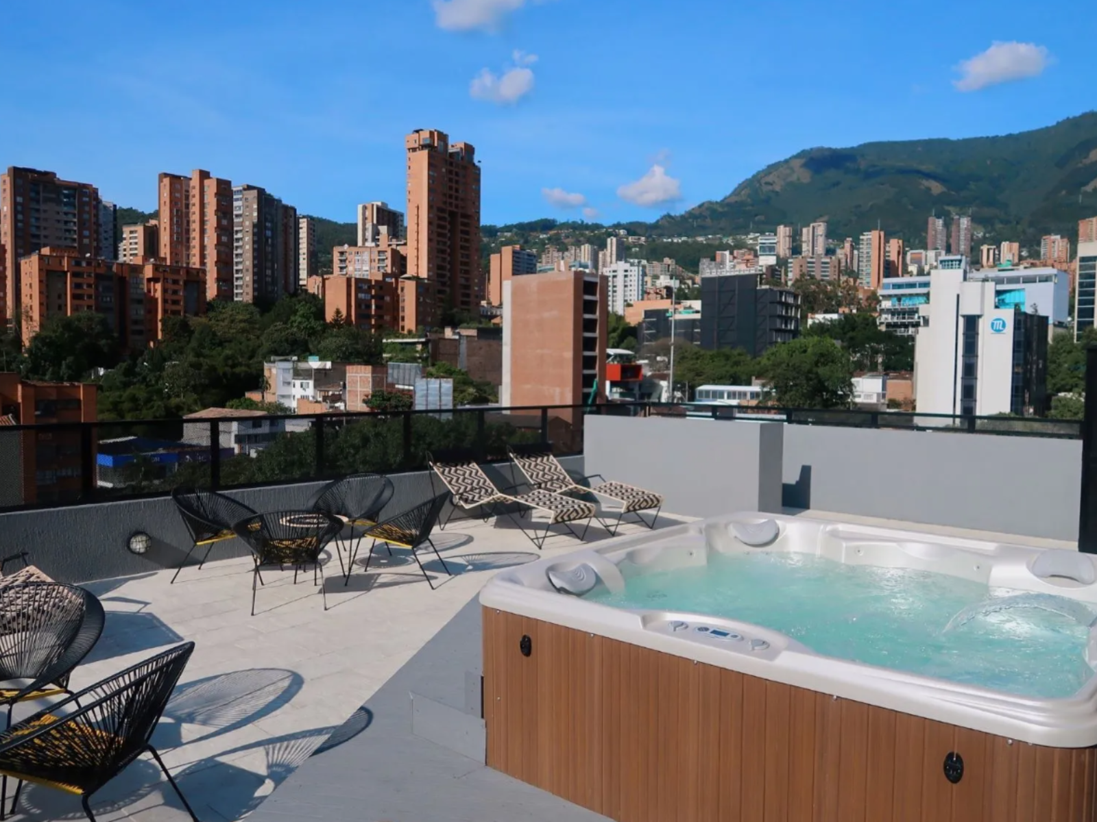 Rondreis Colombia, Medellin,Hotel Dix dakterras